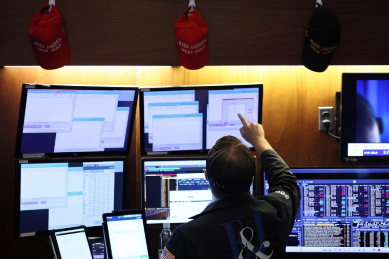Des traders à la Bourse de New York, en août 2025 (illustration) ( GETTY IMAGES NORTH AMERICA / MICHAEL M. SANTIAGO )