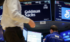 Des traders travaillent sur le parquet du NYSE à New York