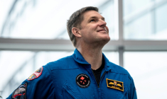 L'astronaute canadien Jeremy Hansen dans la rotonde du siège de l'Agence spatiale canadienne à Longueuil, au Québec, le 14 mai 2026 au Canada ( AFP / ANDREJ IVANOV )