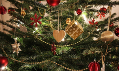 Arborer un pull moche lors des fêtes de Noël est devenu une véritable tradition. (Illustration) (ExposureToday / Pixabay)