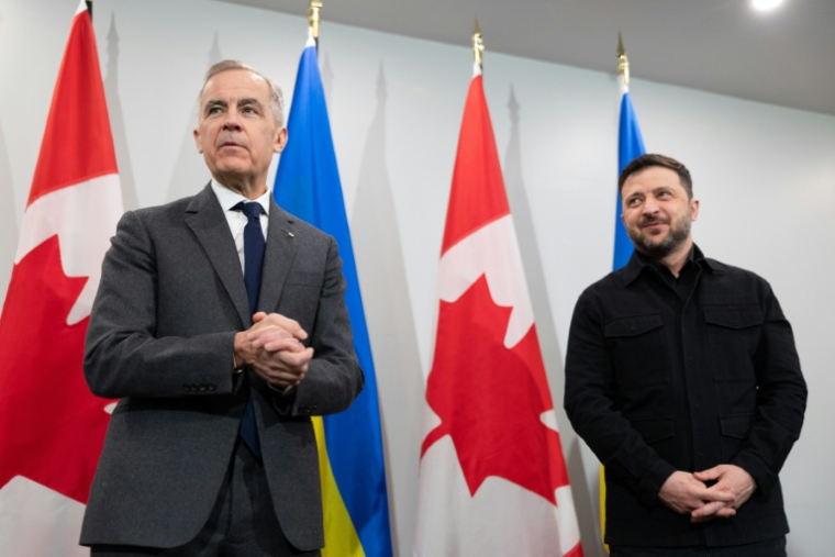 Le Premier ministre canadien Mark Carney et le président ukrainien Volodymyr Zelensky à Halifax au Canada, le 27 décembre 2025 ( POOL / Riley Smith )