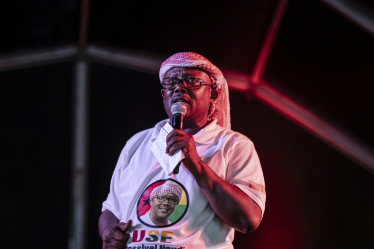 Le président et candidat à la présidentielle de Guinée-Bissau, Umaro Sissoco Embalo, lors d'un rassemblement, à Bissau, le 21 novembre 2025 ( AFP / PATRICK MEINHARDT )