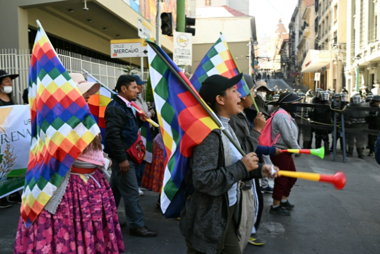 Des paysans manifestent pour exiger la démission du président de la Bolivie, Rodrigo Paz, à La Paz, le 20 mai 2026 ( AFP / AIZAR RALDES )