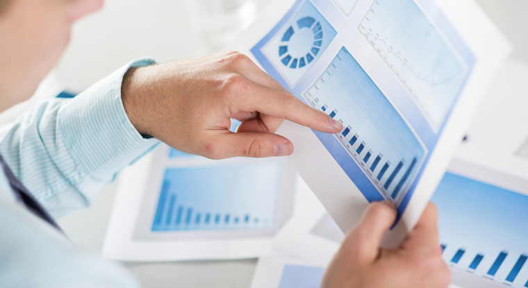 Le plafond de versement d’un PEA est de 150.000 euros et les retraits entre cinq et huit ans n’entraînent plus la clôture du plan. (© Fotolia)