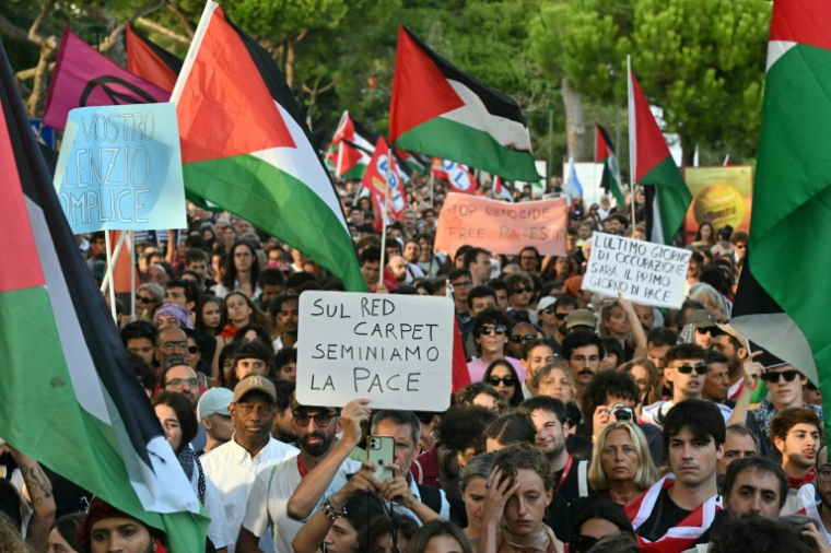 Manifestation à Venise le 30 août 2025 en marge du festival de cinéma pour dénoncer Israël et la guerre à Gaza ( AFP / Stefano RELLANDINI )