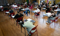 Des élèves passent l'épreuve de philosophie du baccalauréat à lycée Michel de Montaigne à Mulhouse, le 16 juin 2025 dans le Haut-Rhin ( AFP / SEBASTIEN BOZON )