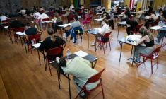 Des élèves passent l'épreuve de philosophie du baccalauréat à lycée Michel de Montaigne à Mulhouse, le 16 juin 2025 dans le Haut-Rhin ( AFP / SEBASTIEN BOZON )