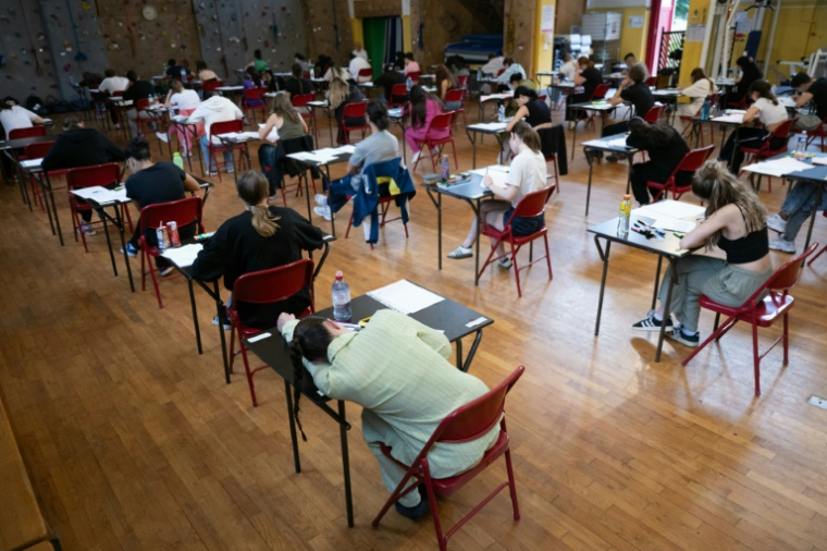 Des élèves passent l'épreuve de philosophie du baccalauréat à lycée Michel de Montaigne à Mulhouse, le 16 juin 2025 dans le Haut-Rhin ( AFP / SEBASTIEN BOZON )
