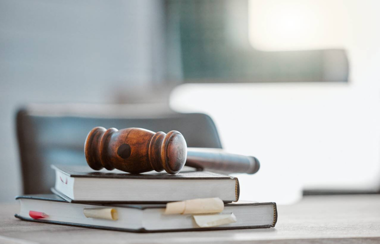 Assurance-vie et tutelle : qui gère le contrat quand le souscripteur est sous protection juridique ? / iStock.com - Jacob Wackerhausen