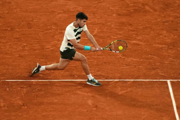 L'Espagnol Carlos Alcaraz lors de sa demi-finale du tournoi de Roland-Garros 2025 contre l'Italien Lorenzo Musetti, à Paris, le 6 juin 2025 ( AFP / Dimitar DILKOFF )