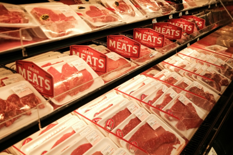 Barquettes de viande rouge dan sun supermarché du quartier de  Manhattan à New York City le 9 avril 2026 ( AFP / CHARLY TRIBALLEAU )