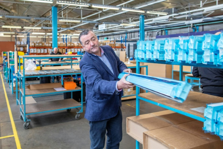 Declan Gormley, patron du fabricant de ventilation mécanique Brookvent, le 29 novembre 2021 à Dunmurry, près de Belfast, en Irlande du Nord ( AFP / Paul Faith )
