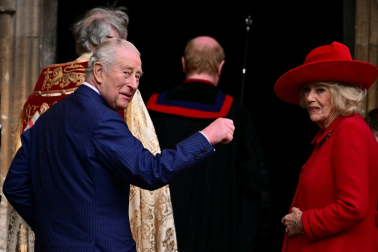 Le roi Charles III et la reine Camilla arrivent à la chapelle Saint-Georges de Windsor pour la messe de Pâques, le 5 avril 2026  ( AFP / Ben STANSALL )