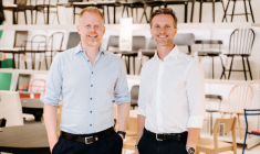 Jon Abrahamsson Ring, directeur général sortant du groupe IKEA, et Jakub Jankowski, directeur général entrant