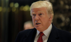 Donald Trump s'adresse à la presse dans le hall principal de la Trump Tower à New York