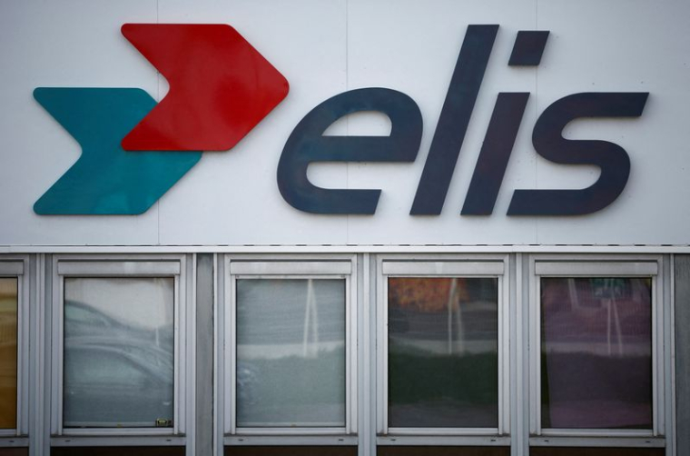 Le logo d'Elis est visible à l'extérieur d'un bâtiment de l'entreprise à Rezé près de Nantes