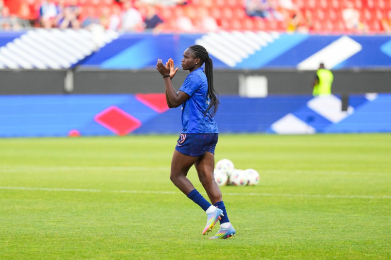 Griedge Mbock forfait contre l'Angleterre, qui pour la remplacer ?