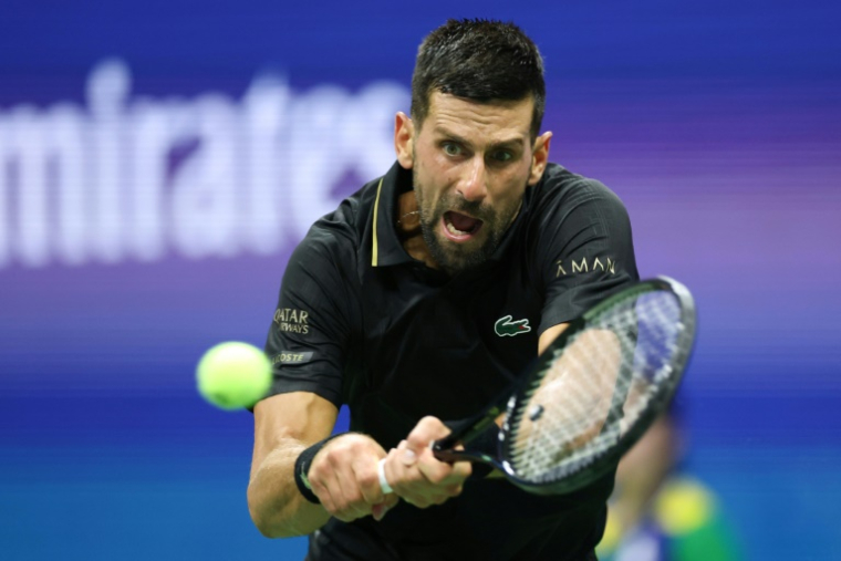 Le Serbe Novak Djokovic face à l'Américain Learner Tien au premier tour de l'US Open, le 24 août 2025 à New York ( AFP / CHARLY TRIBALLEAU )