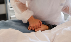 CORONAVIRUS: LES HOSPITALISATIONS EN FRANCE SE RAPPROCHENT DU PIC D'AVRIL