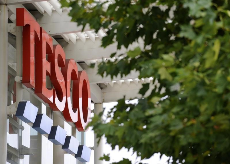 TESCO PUBLIE UN BÉNÉFICE ANNUEL EN HAUSSE DE 30%