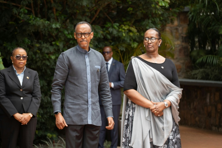 Le président rwandais Paul Kagame et son épouse Jeannette lors d'une cérémonie commémorant le génocide des Tutsi au Rwanda, à Kigali le 7 avril 2025 ( AFP / Paloma Laudet )