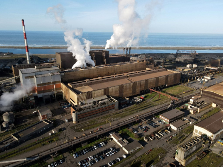 Le site d'ArcelorMittal, à Dunkerque ( AFP / PIERRE BEAUVILLAIN )
