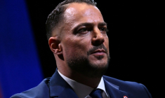 Le député LFI et candidat à la mairie de Marseille Sébastien Delogu, le 6 novembre 2025 lors de sa première réunion de campagne à Marseille ( AFP / Miguel MEDINA )