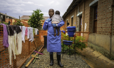Marie Bakikula, une nourrice dans une pouponnière soutenue par l'Unicef, à Mongbwalu, dans le nord-est de la RDC, le 10 octobre 2026 ( AFP / MARIE RUWET )