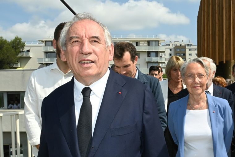 Le Premier ministre François Bayrou, à gauche et la ministre de l'Education Elisabeth Borne, à droite, à Montpellier le 6 juin 2025 ( AFP / Sylvain THOMAS )