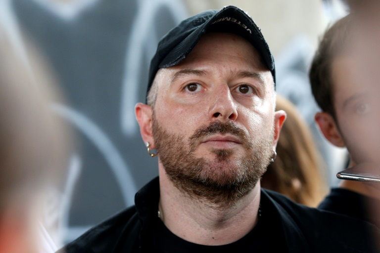 Le designer Demna Gvasalia, à Paris, le 1er juillet 2018 ( AFP / GEOFFROY VAN DER HASSELT )