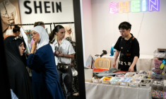 Dans une boutique éphémère de Shein à Dijon, le 26 juin 2025 ( AFP / ARNAUD FINISTRE )