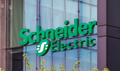 Le logo Schneider Electric sur un bâtiment du groupe. (Crédits: Adobe Stock)