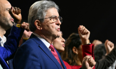 Jean-Luc Mélenchon, chef de file de la France insoumise, lors de la Convention de son mouvement pour les élections municipales 2026, Aubervilliers, le 23 novembre 2025 ( AFP / Bertrand GUAY )