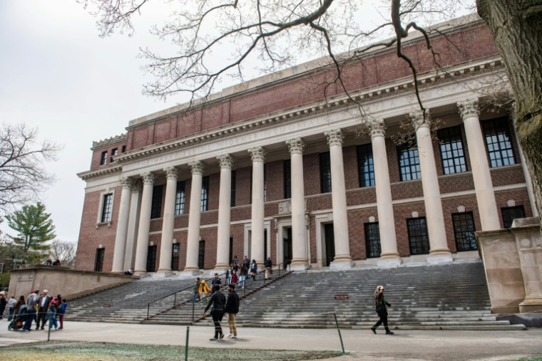 Le président américain Donald Trump a lancé une violente offensive contre Harvard, qui refuse de lui donner un droit de regard sur les admissions d'étudiants et les recrutements de professeurs ( AFP / JOSEPH PREZIOSO )