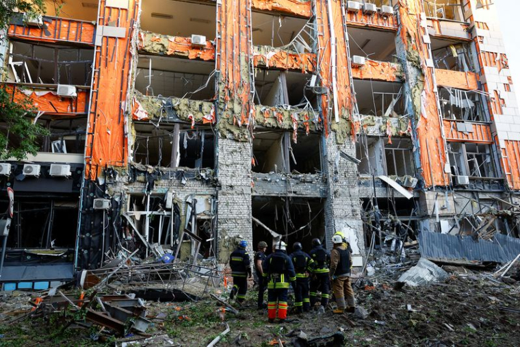 Conséquences d'une attaque aérienne russe, à Kharkiv