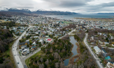Vue aérienne d’Ushuaia, en Argentine, le 13 mai 2026 ( AFP / CRISTIAN URRUTIA )