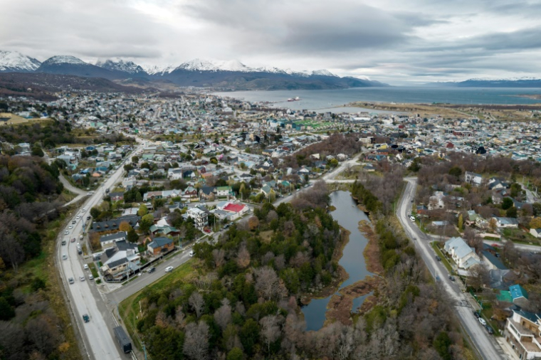 Vue aérienne d’Ushuaia, en Argentine, le 13 mai 2026 ( AFP / CRISTIAN URRUTIA )