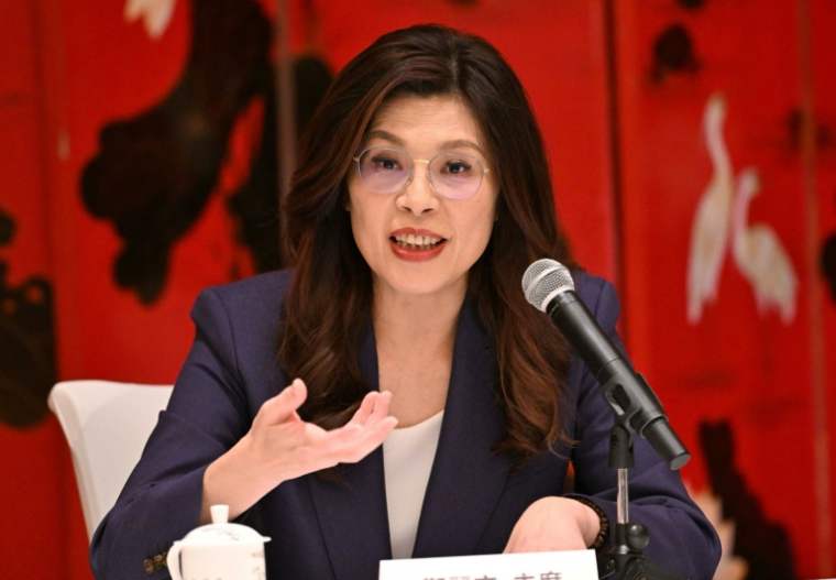 Cheng Li-wun, présidente du Kuomintang taïwanais (opposition), en conférence de presse à Pékin, le 10 avril 2026 ( AFP / ADEK BERRY )