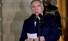 François Bayrou lors de la cérémonie de passation de pouvoir à l'Hôtel Matignon