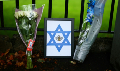 Hommage aux victimes de l'attaque contre la synagogue d'Heaton Park, à Manchester, en Angleterre, le 3 octobre 2025 ( AFP / Paul Currie )