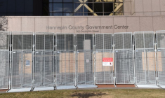 USA: UN JUGE DEMANDE DE RÉEXAMINER LE MEURTRE DE TROISIÈME DEGRÉ DANS L'AFFAIRE FLOYD