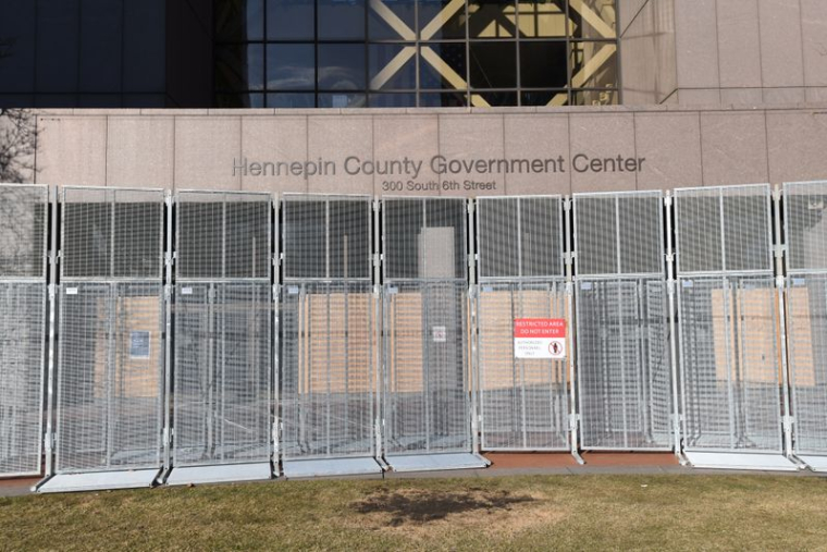 USA: UN JUGE DEMANDE DE RÉEXAMINER LE MEURTRE DE TROISIÈME DEGRÉ DANS L'AFFAIRE FLOYD