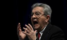 Le fondateur de La France insoumise Jean-Luc Mélenchon le 1er mars 2026, à Perpignan, dans les Pyrénées-Orientales ( AFP / Ed JONES )