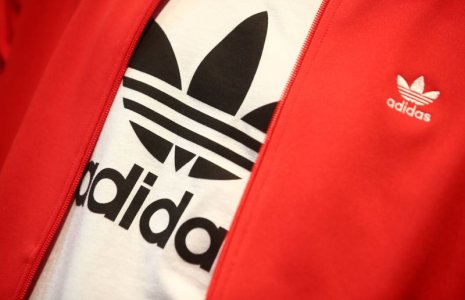 ADIDAS ABAISSE SES PRÉVISIONS POUR 2021