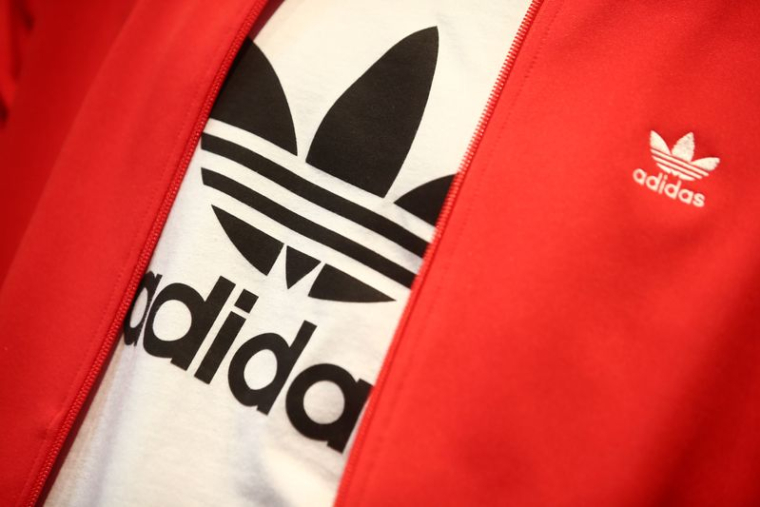 ADIDAS ABAISSE SES PRÉVISIONS POUR 2021