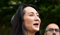 LA DIRECTRICE FINANCIÈRE DE HUAWEI QUITTE LE CANADA APRÈS UN ACCORD
