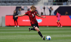 Le premier match de l’histoire du championnat canadien de football féminin s’est joué devant 14 000 personnes