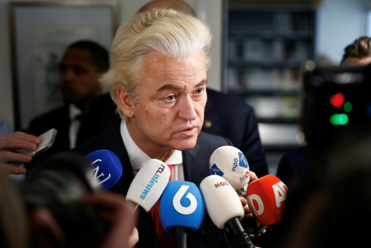Geert Wilders, chef du PVV (Parti pour la liberté), fait une déclaration à la presse, le 30 octobre 2025 à La Haye, aux Pays-Bas ( AFP / SIMON WOHLFAHRT )