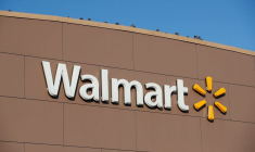 Le logo Walmart est visible à l'extérieur d'un des magasins à Chicago.