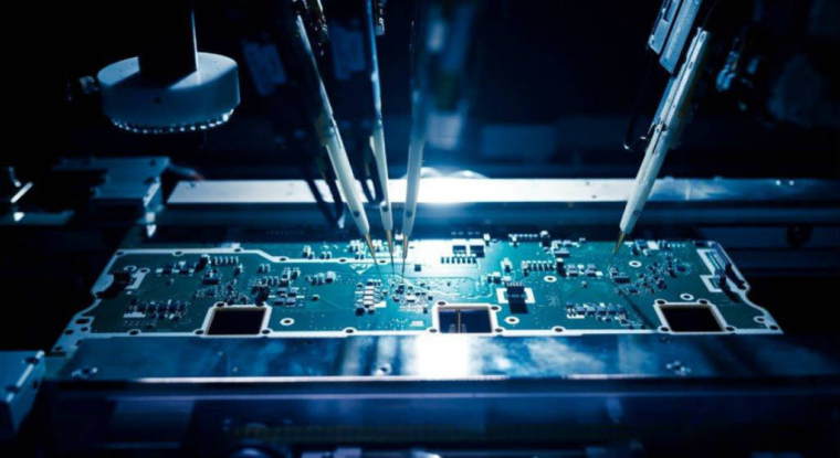 Dans les usines de Nokia à Oulu, en Finlande. (© Nokia)